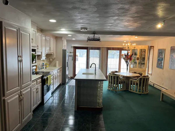 $699,900 | 1407 North Lynndale Drive, Appleton, WI 54914