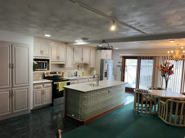$699,900 | 1407 North Lynndale Drive, Appleton, WI 54914