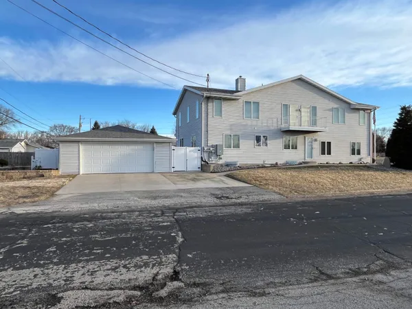 $699,900 | 1407 North Lynndale Drive, Appleton, WI 54914