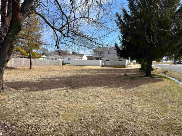 $699,900 | 1407 North Lynndale Drive, Appleton, WI 54914