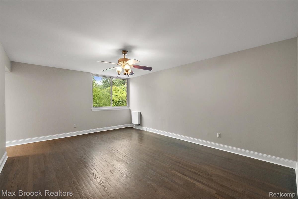 4041 West Maple Road, Unit 101 Bloomfield Hills, MI 48301 - Photo 10 of 20 Primary Bedroom