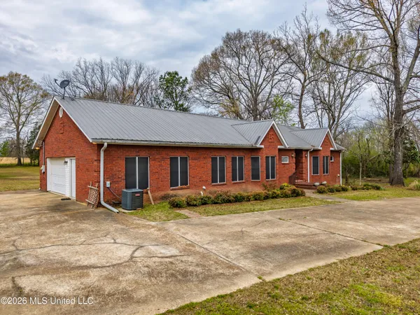 $285,000 | 313 North Main Street, Sardis, MS 38666