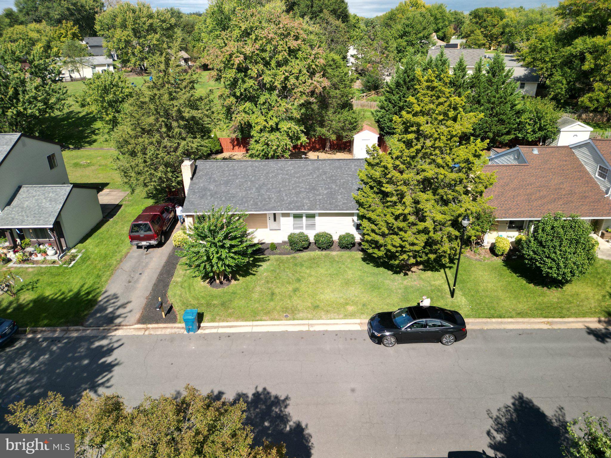 157 South Fox Road Sterling, VA 20164 - Photo 4 of 44 Gallery Image 4