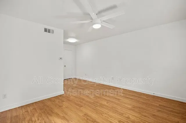 $1,100 | 404 West 35th Street, Unit 205, Austin, TX 78705