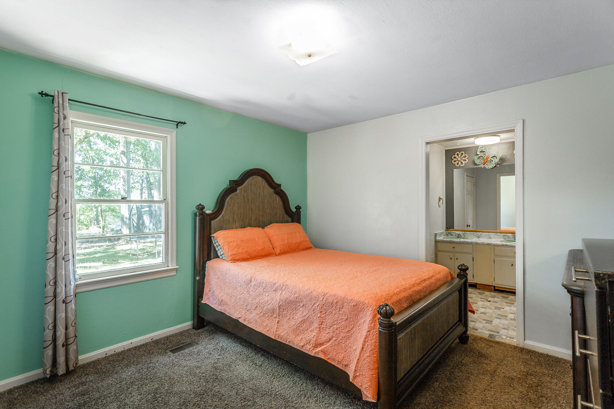 421 Frawley Road Chattanooga, TN 37412 - Photo 13 of 24 Primary with en-suite