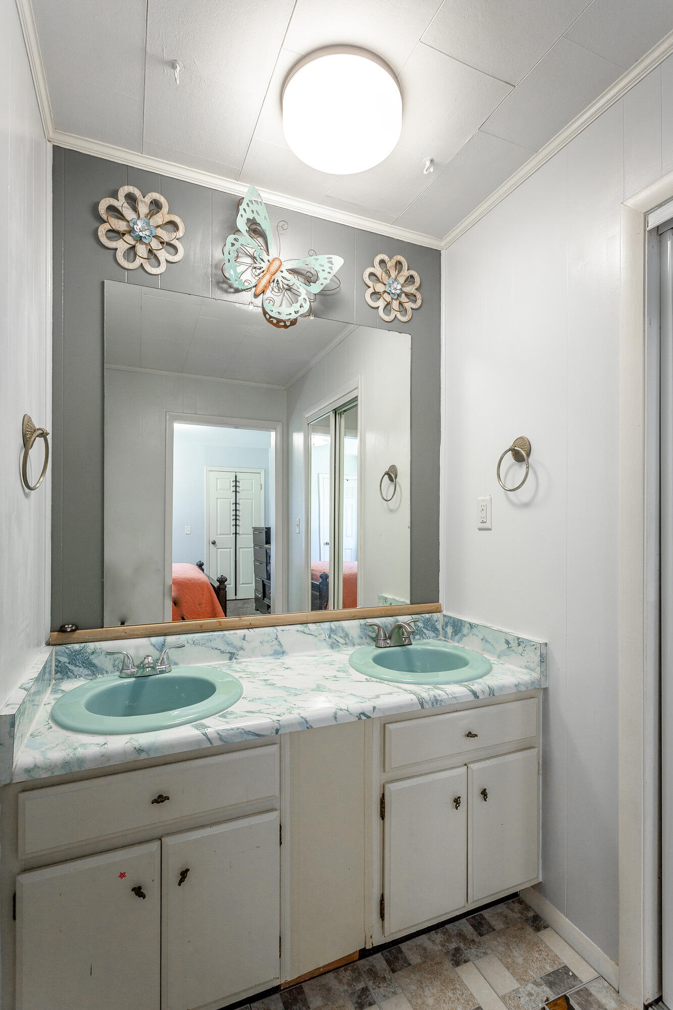 421 Frawley Road Chattanooga, TN 37412 - Photo 14 of 24 Primary en suite