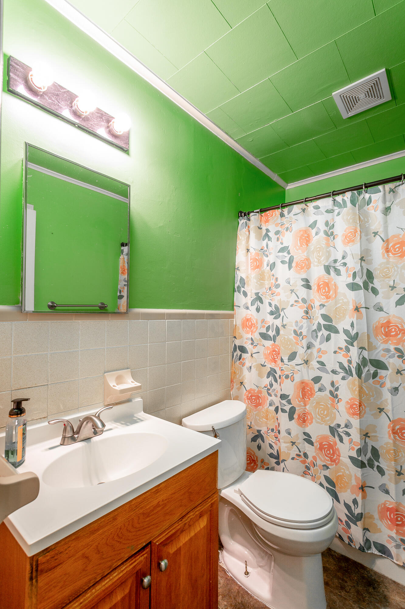 421 Frawley Road Chattanooga, TN 37412 - Photo 18 of 24 Guest bathroom
