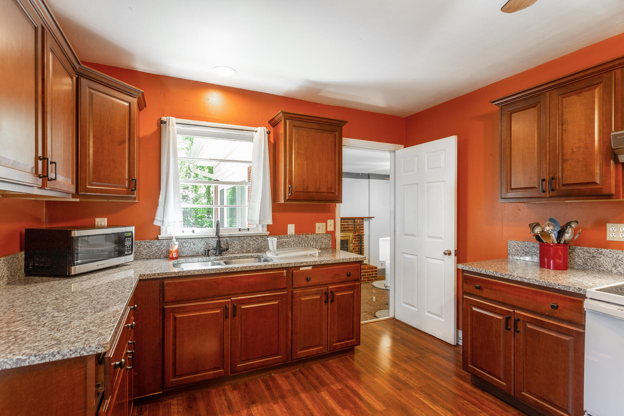 421 Frawley Road Chattanooga, TN 37412 - Photo 7 of 24 Kitchen