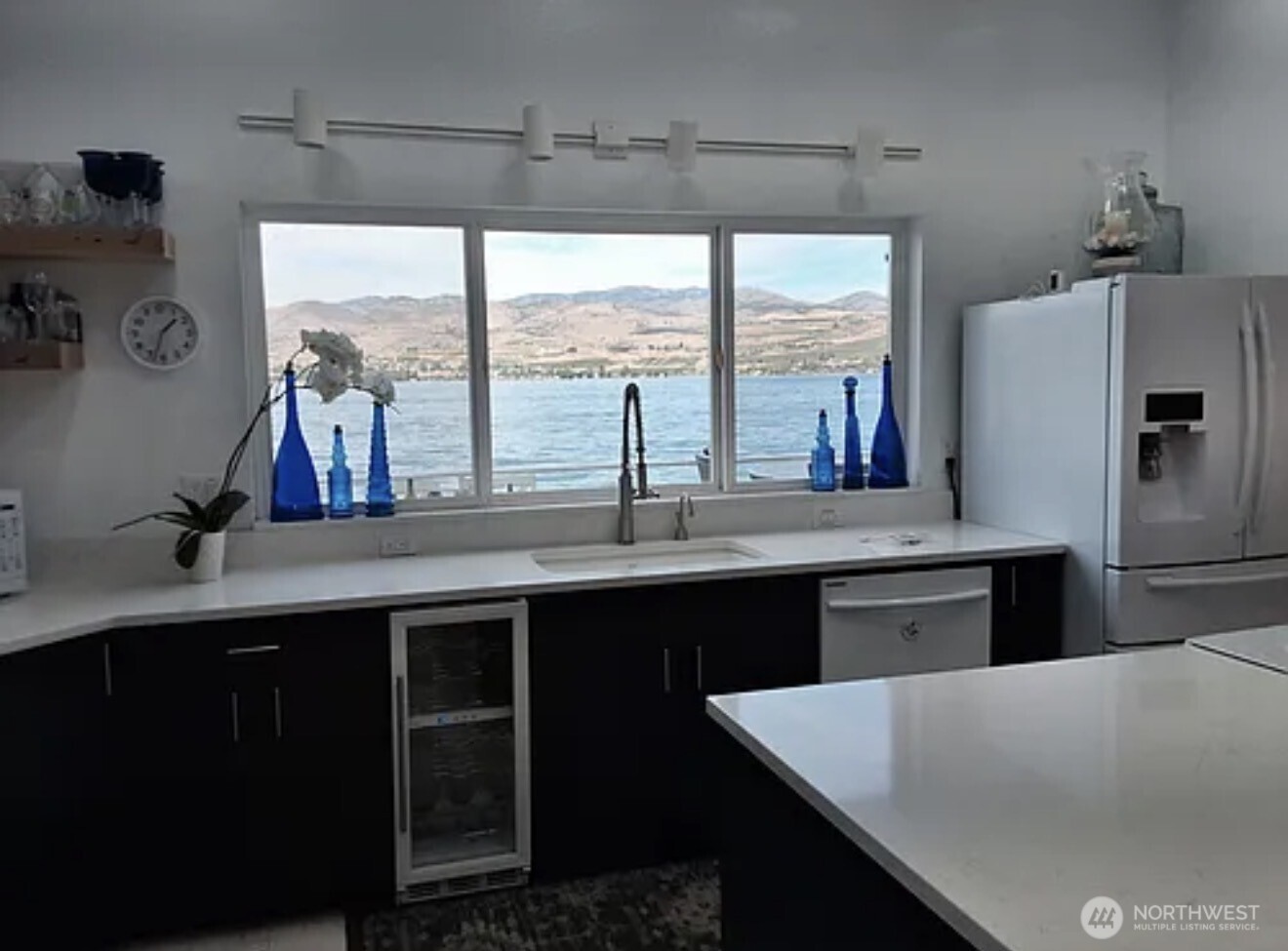 2685 South Lakeshore Road Chelan, WA 98816 - Photo 9 of 16 a kitchen with stainless steel appliances a sink stove and refrigerator