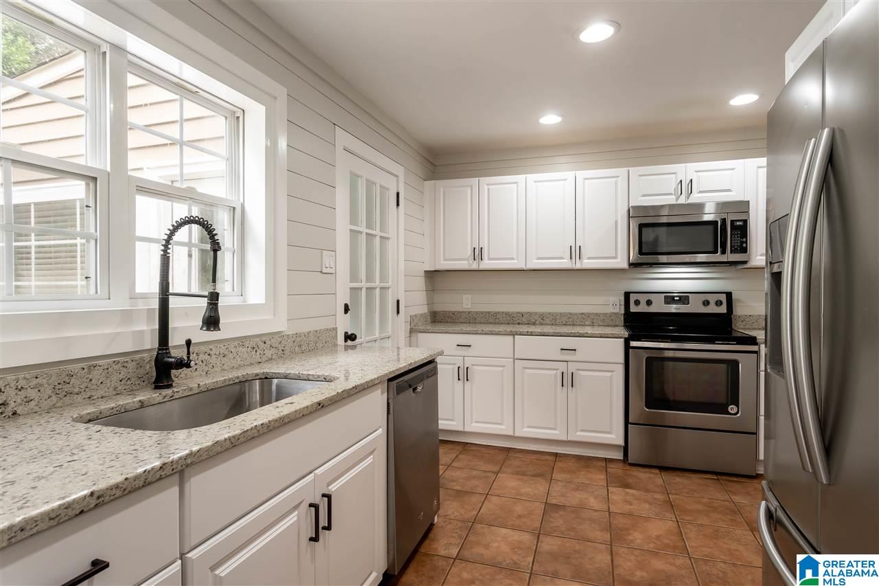 1228 Cresthill Road Birmingham, AL 35213 - Photo 13 of 34