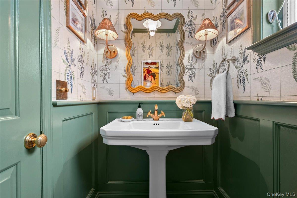 4 Cornell Place Rye, NY 10580 - Photo 14 of 27 Formal powder room