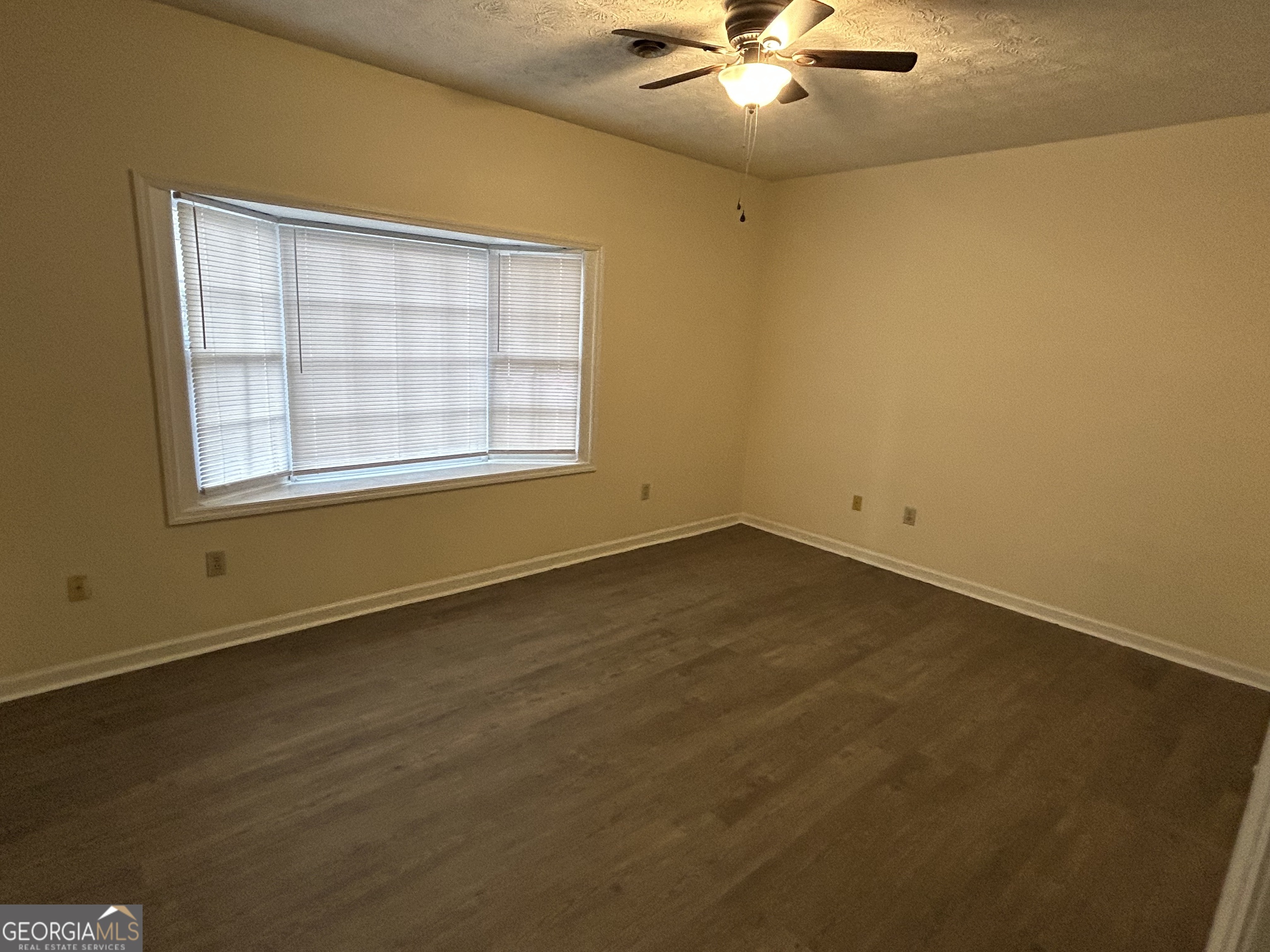 250 Cleveland Road, Unit 219 Bogart, GA 30622 - Photo 16 of 20 an empty room with a window