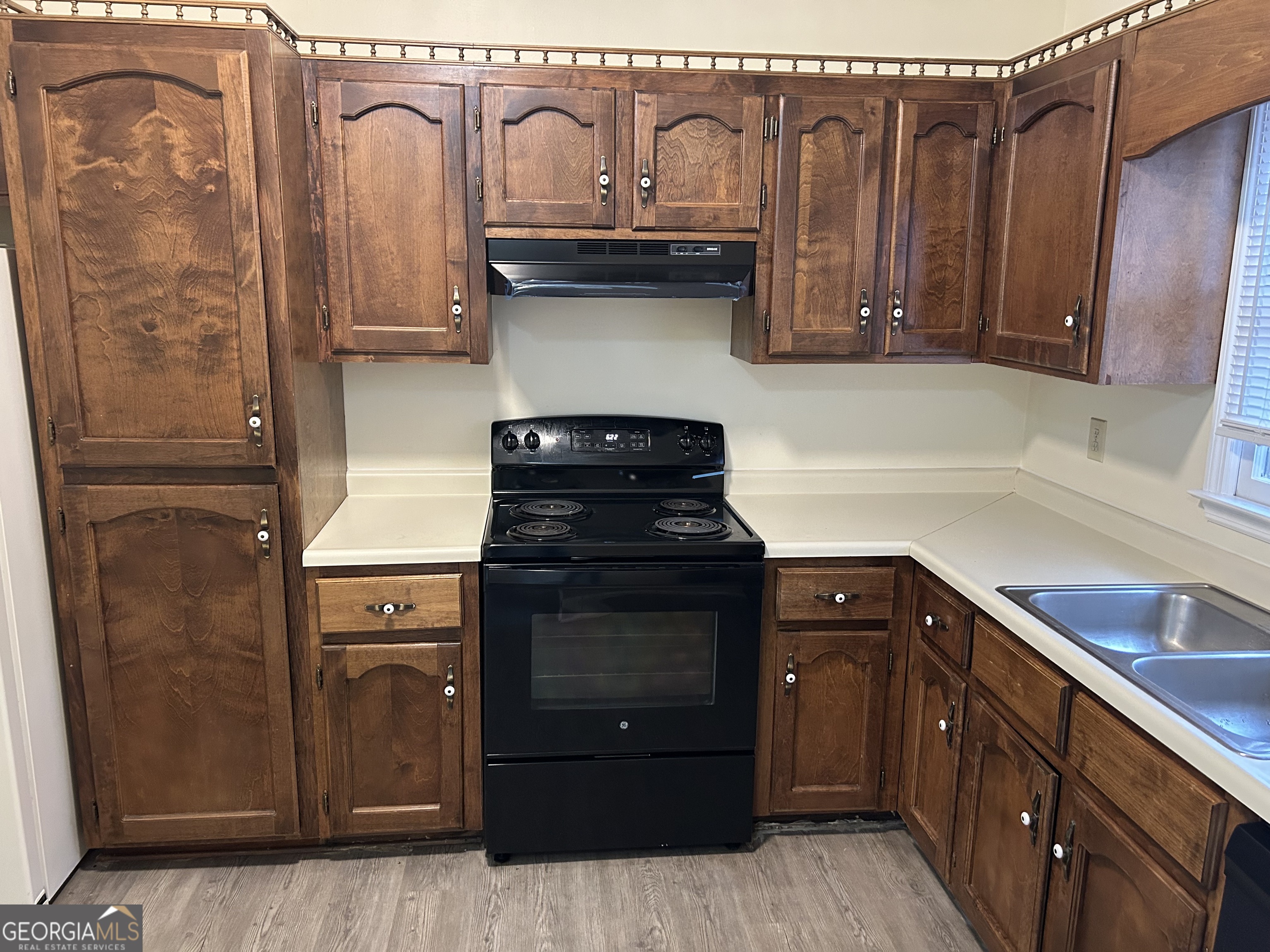 250 Cleveland Road, Unit 219 Bogart, GA 30622 - Photo 10 of 20 a kitchen with granite countertop a sink and a stove