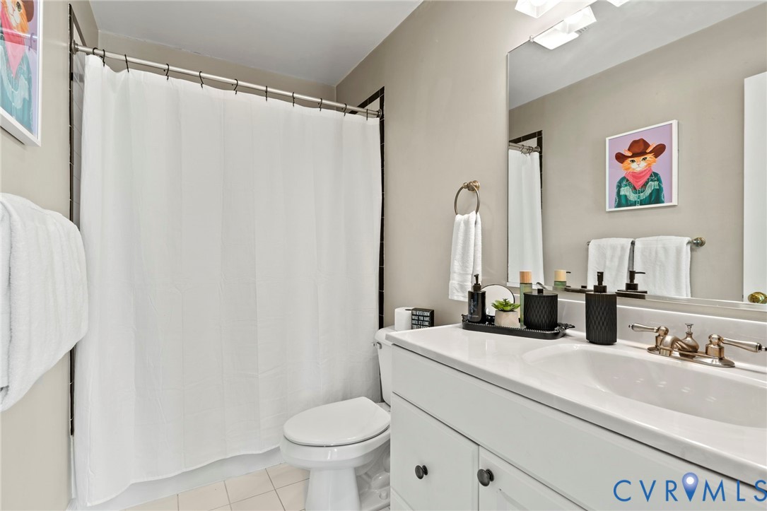 605 Spring Street, Unit B Richmond, VA 23220 - Photo 25 of 42 a bathroom with a sink toilet and shower