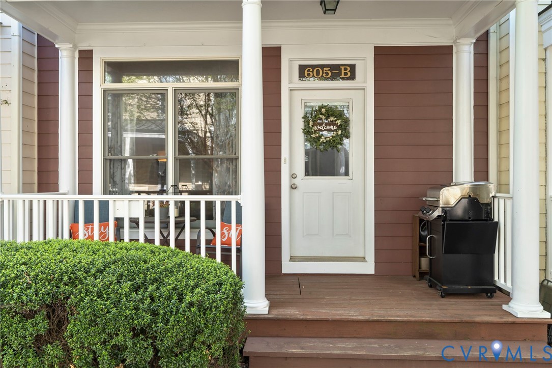 605 Spring Street, Unit B Richmond, VA 23220 - Photo 6 of 42 a front view of a house with a porch