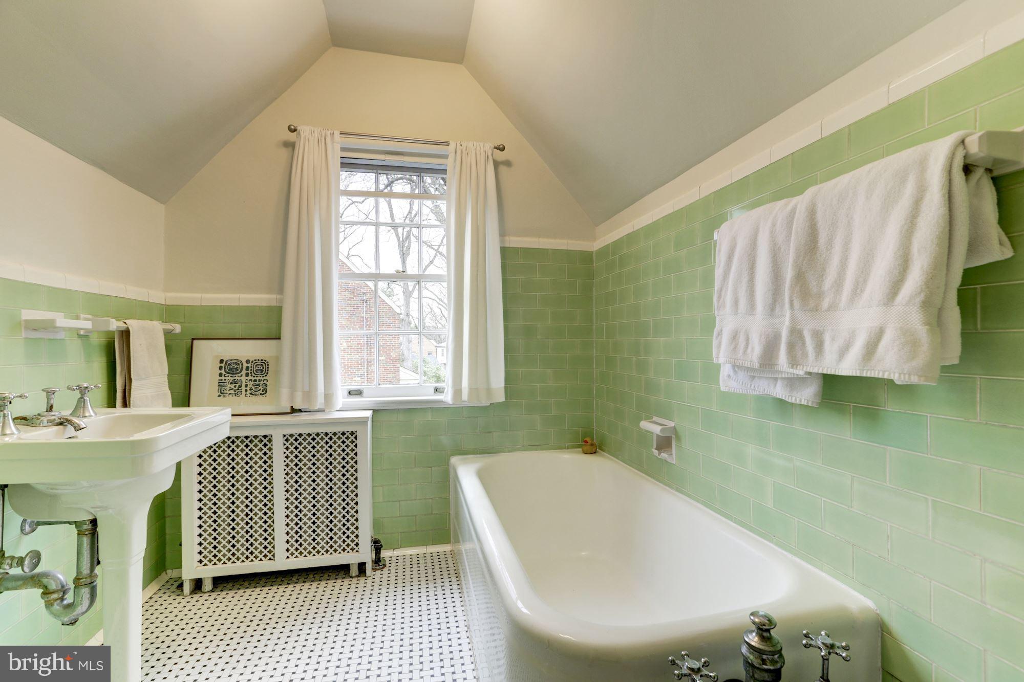 7 Hilltop Road Silver Spring, MD 20910 - Photo 15 of 21 Bath