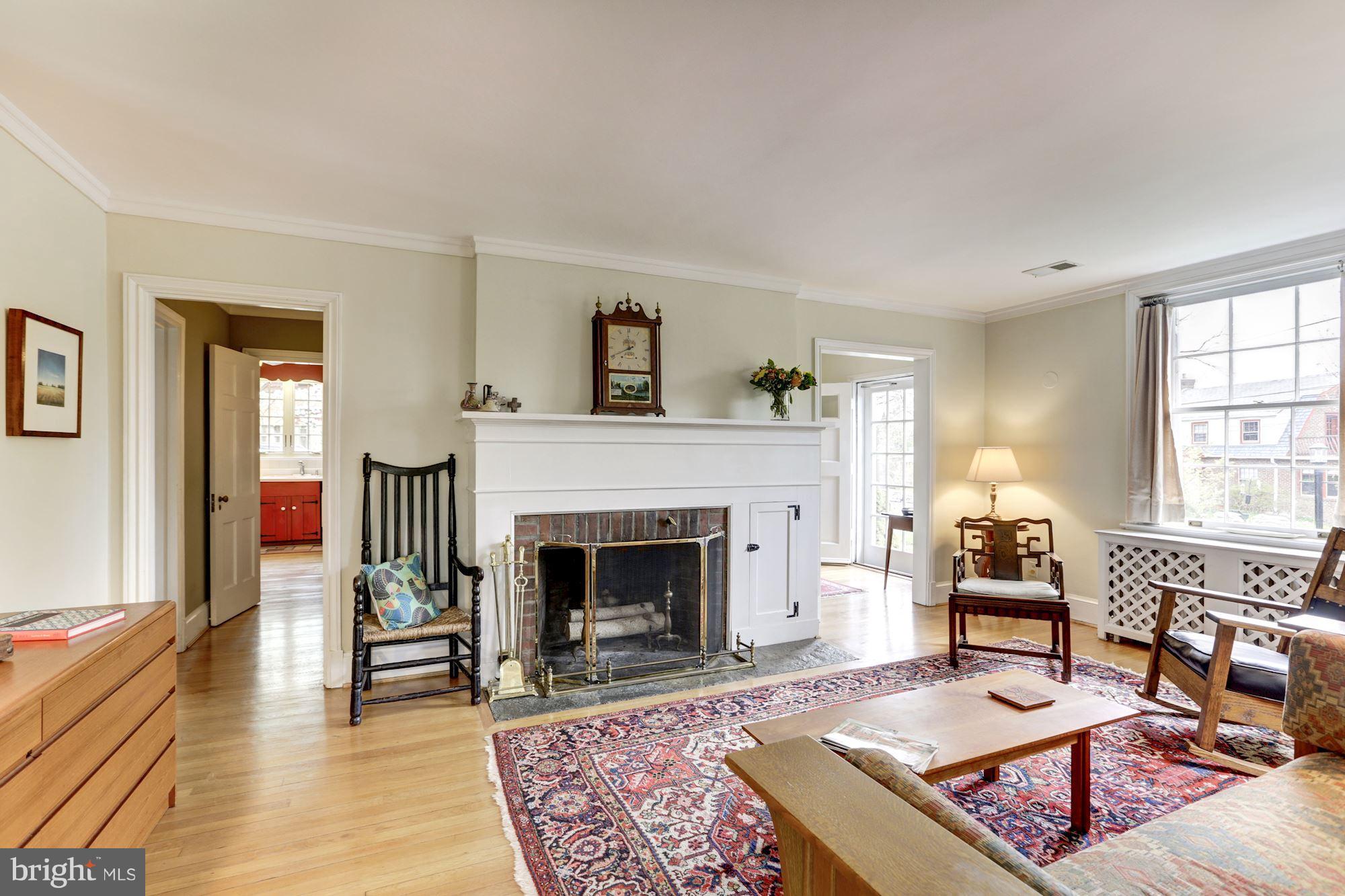 7 Hilltop Road Silver Spring, MD 20910 - Photo 5 of 21 Living Room