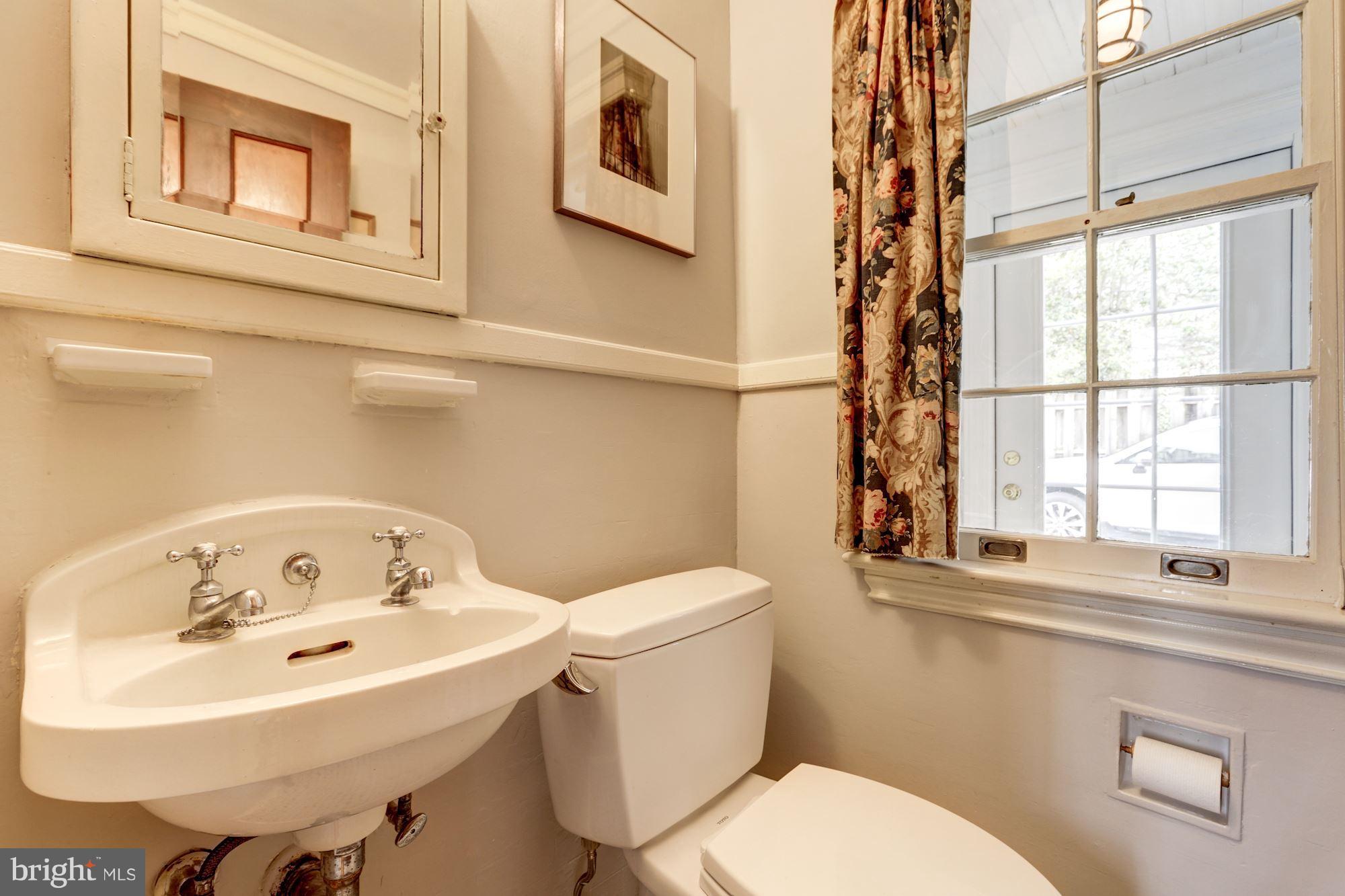 7 Hilltop Road Silver Spring, MD 20910 - Photo 10 of 21 Bath