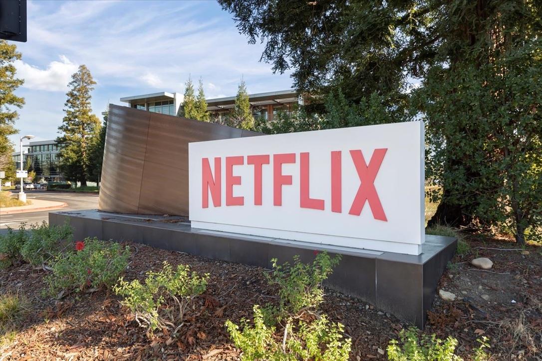 100 Strathmore Place Los Gatos, CA 95032 - Photo 34 of 39 a sign that is sitting on a brick wall