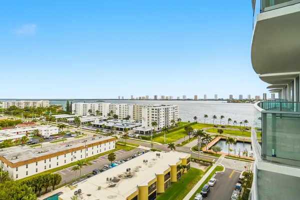 $6,700 | 220 Lake Shore Drive, Unit 1021, Lake Park, FL 33403