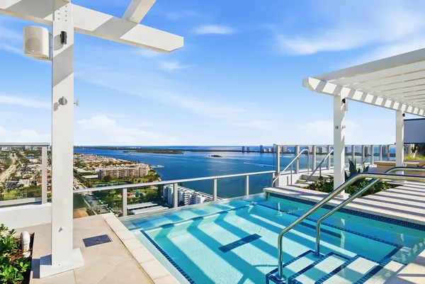 $6,700 | 220 Lake Shore Drive, Unit 1021, Lake Park, FL 33403