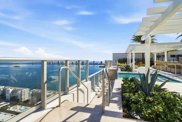 $6,700 | 220 Lake Shore Drive, Unit 1021, Lake Park, FL 33403