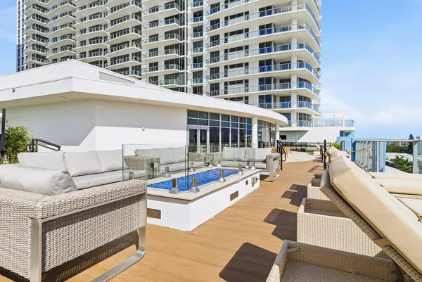 $6,700 | 220 Lake Shore Drive, Unit 1021, Lake Park, FL 33403