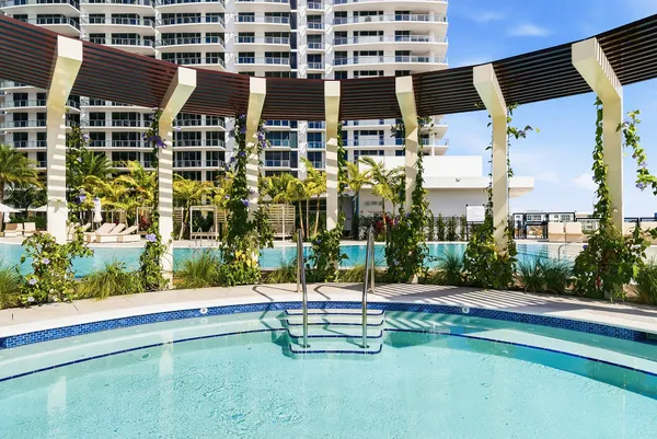 $6,700 | 220 Lake Shore Drive, Unit 1021, Lake Park, FL 33403