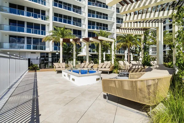 $6,700 | 220 Lake Shore Drive, Unit 1021, Lake Park, FL 33403