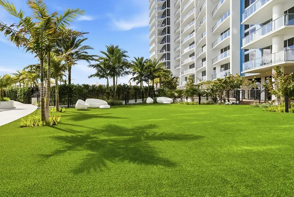 $6,700 | 220 Lake Shore Drive, Unit 1021, Lake Park, FL 33403