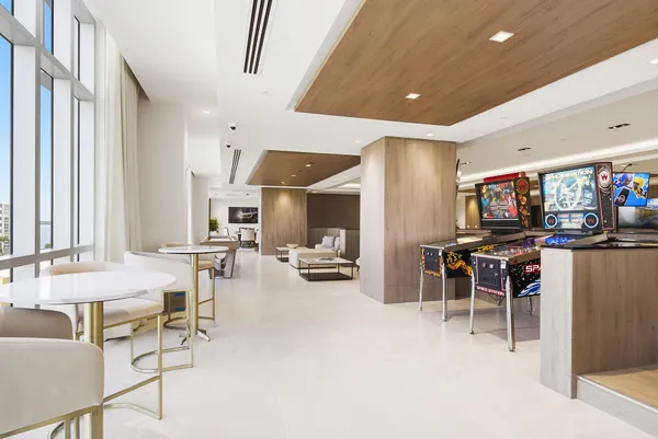 $6,700 | 220 Lake Shore Drive, Unit 1021, Lake Park, FL 33403