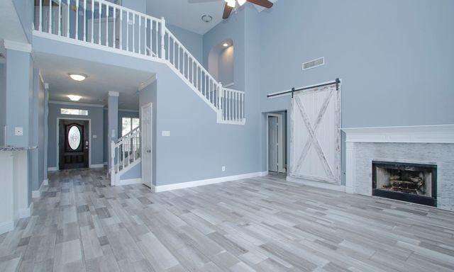 $589,500 | 2 Sweet Birch Place, The Woodlands, TX 77382