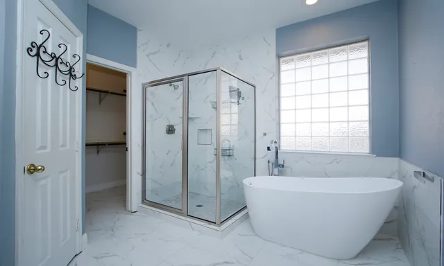 $575,000 | 2 Sweet Birch Place, The Woodlands, TX 77382