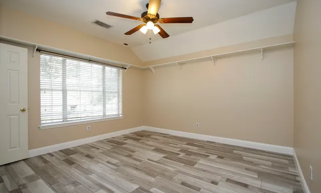 $575,000 | 2 Sweet Birch Place, The Woodlands, TX 77382