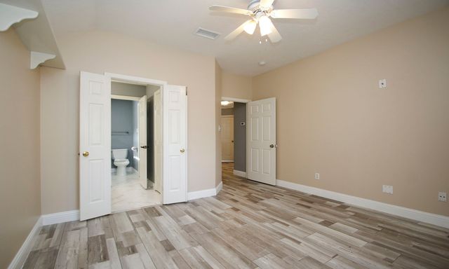 $589,500 | 2 Sweet Birch Place, The Woodlands, TX 77382