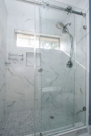 $589,500 | 2 Sweet Birch Place, The Woodlands, TX 77382