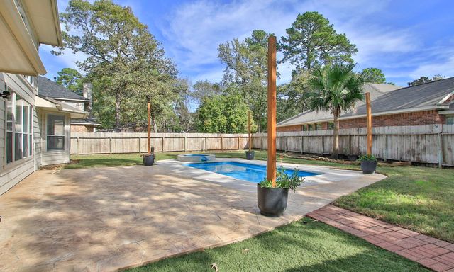 $589,500 | 2 Sweet Birch Place, The Woodlands, TX 77382
