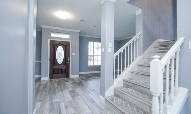 $589,500 | 2 Sweet Birch Place, The Woodlands, TX 77382