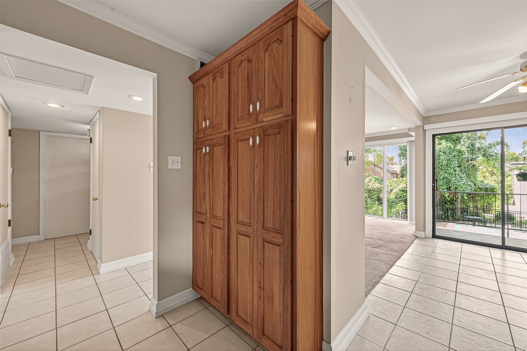 8211 Katy Freeway, Unit 19 Houston, TX 77024 - Photo 16 of 39 a view of a hallway