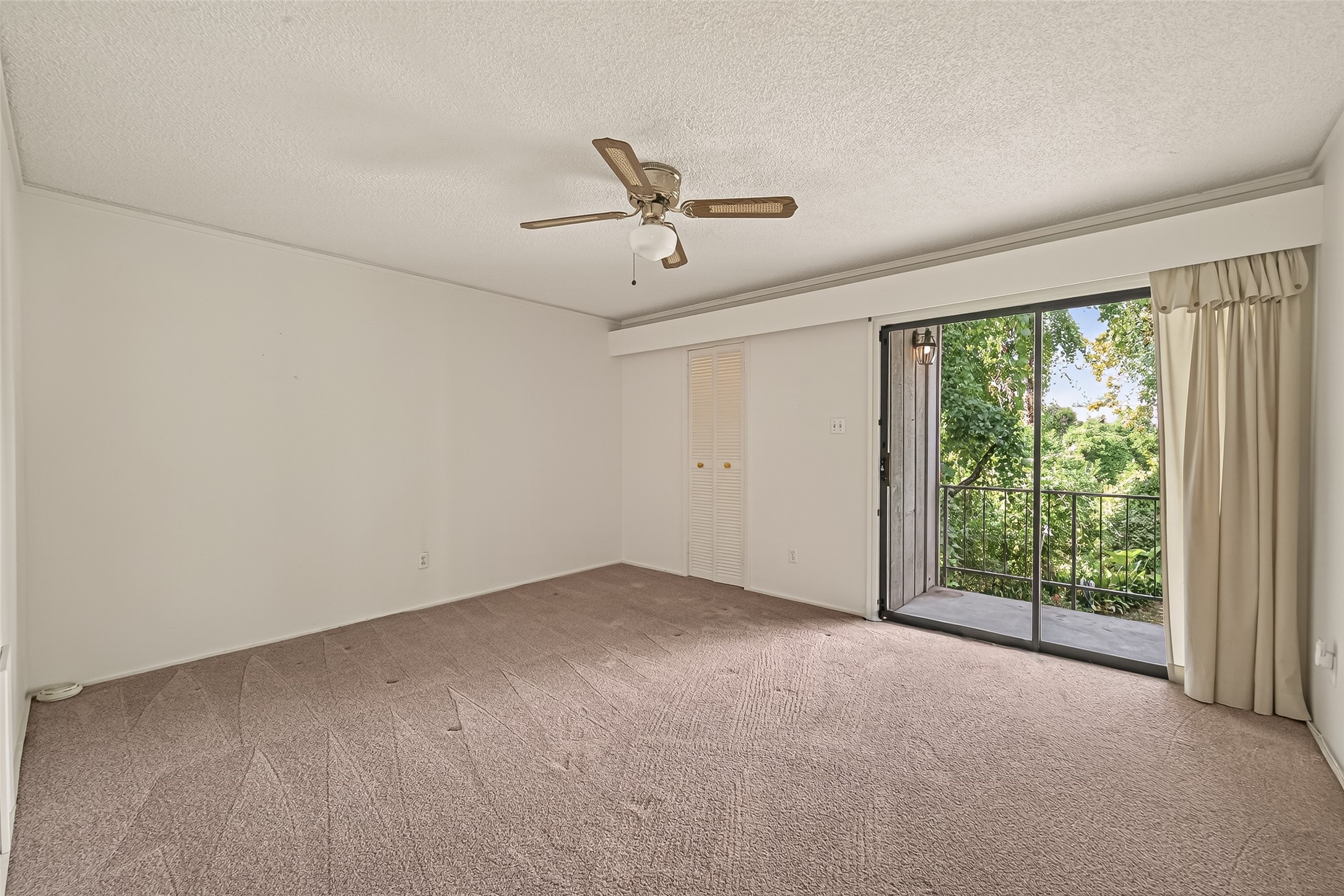 8211 Katy Freeway, Unit 19 Houston, TX 77024 - Photo 21 of 39 a view of a livingroom with a ceiling fan and window