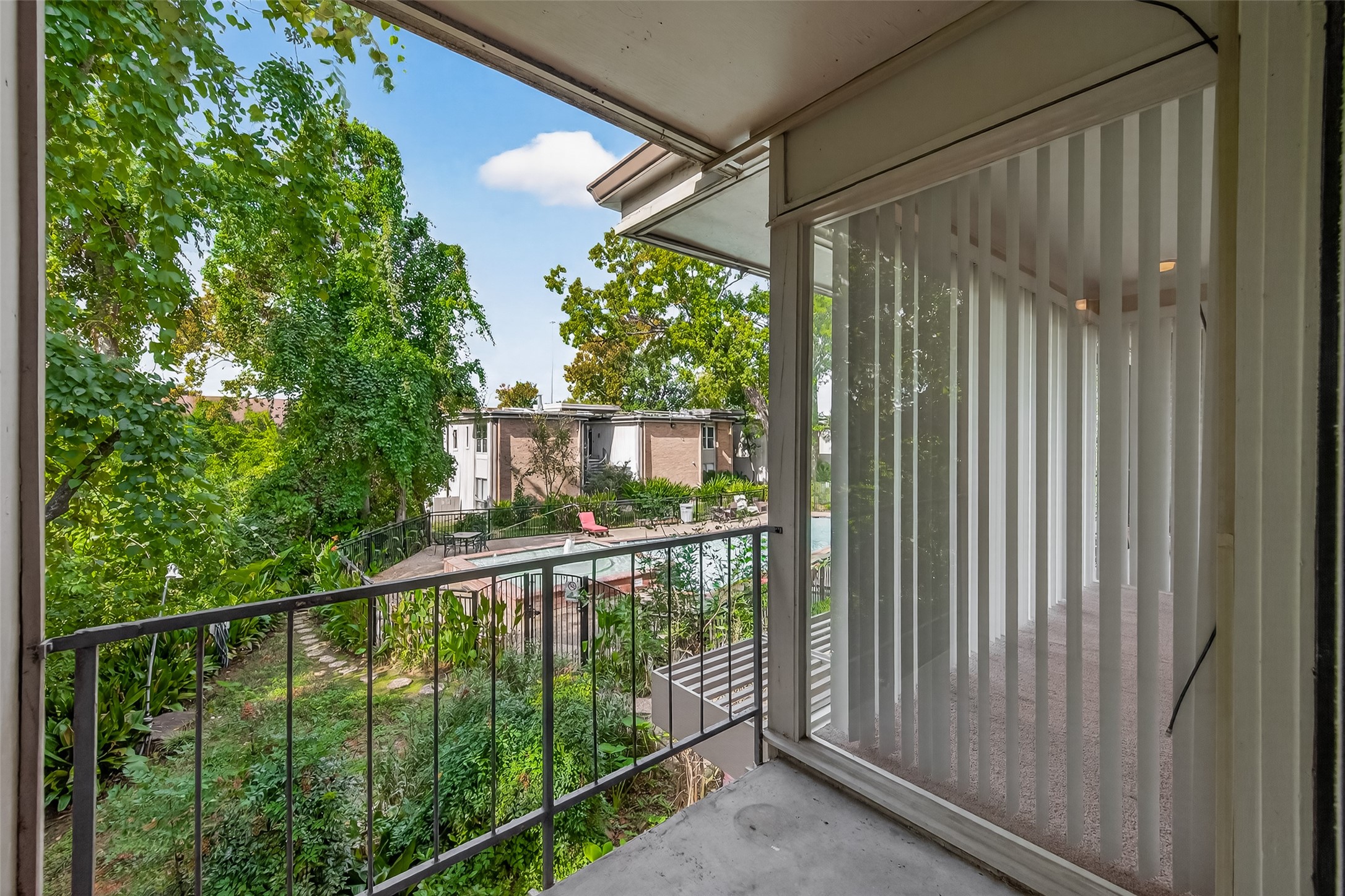 8211 Katy Freeway, Unit 19 Houston, TX 77024 - Photo 26 of 39 a view of a balcony
