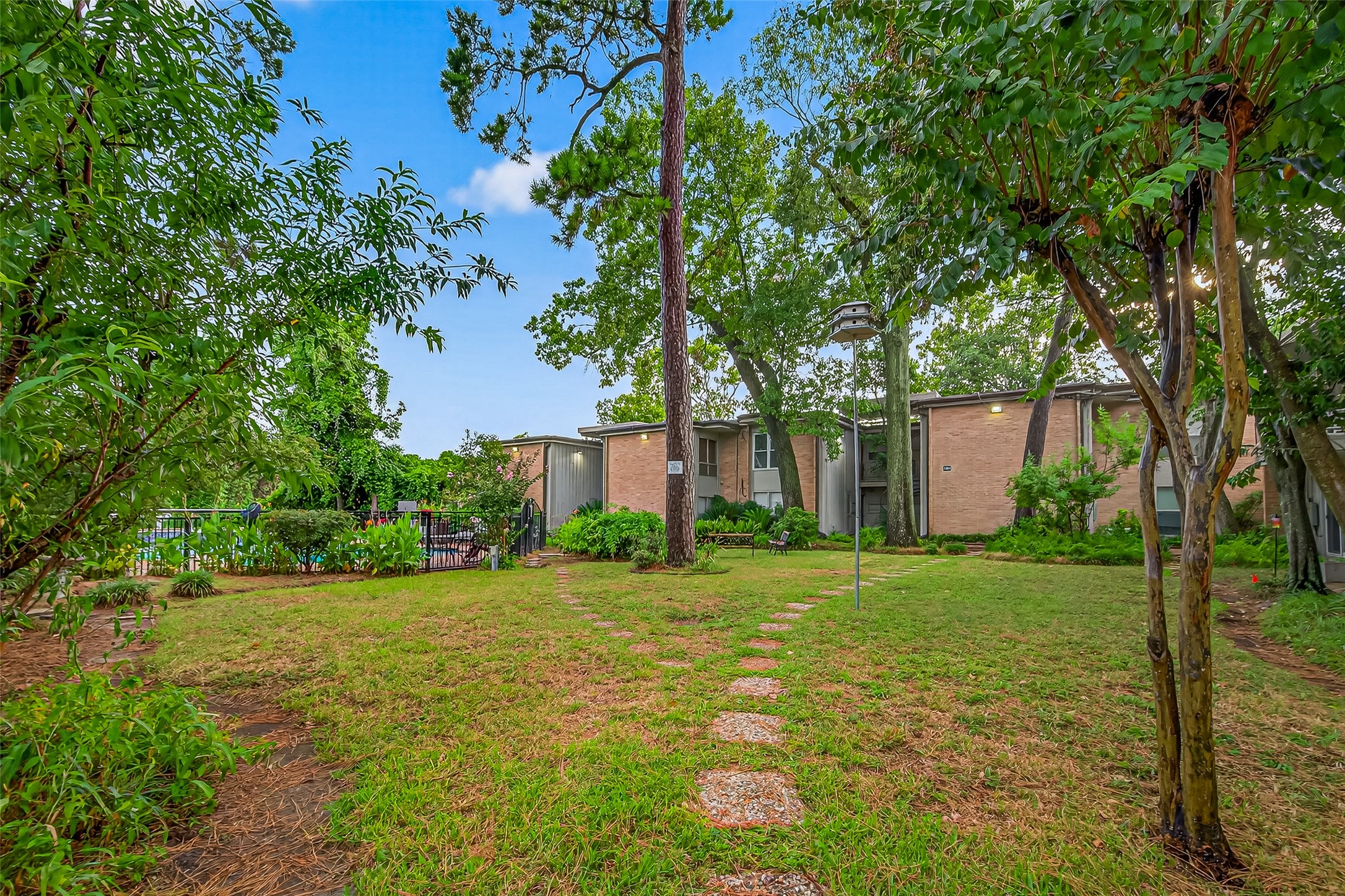 8211 Katy Freeway, Unit 19 Houston, TX 77024 - Photo 30 of 39 a backyard of a house with lots of green space