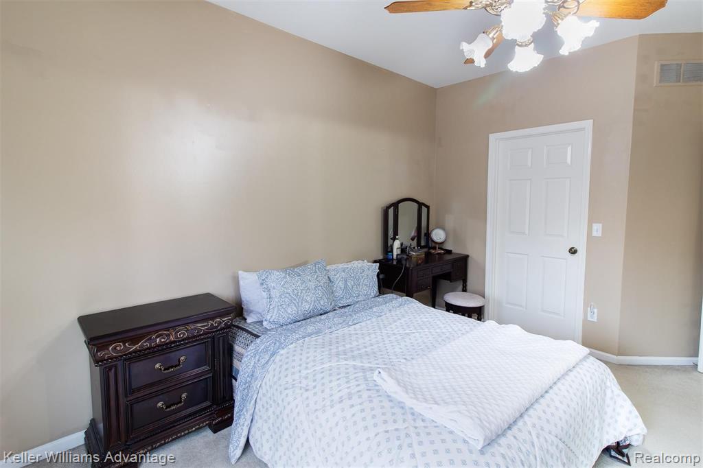 2052 Lagoon Drive Rochester, MI 48309 - Photo 17 of 32