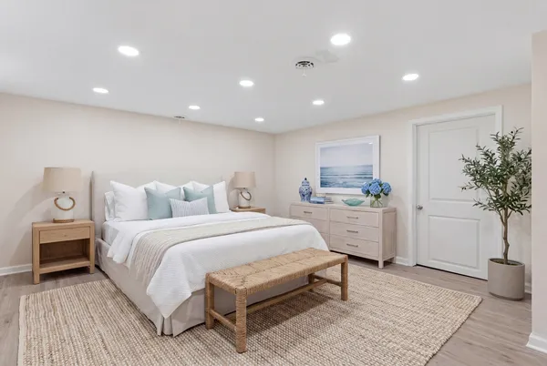 $285,000 | 614 South Milwaukee Avenue, Unit E, Libertyville, IL 60048