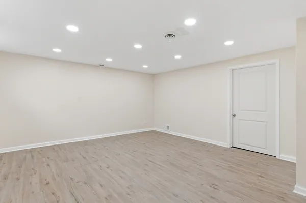 $285,000 | 614 South Milwaukee Avenue, Unit E, Libertyville, IL 60048