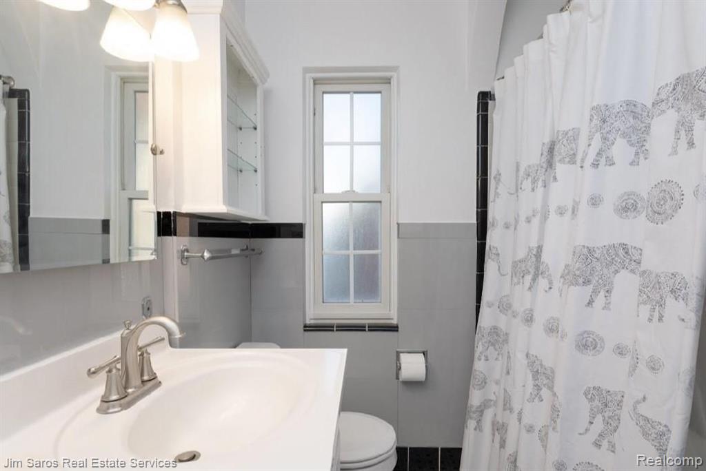 899 Rivard Boulevard Grosse Pointe, MI 48230 - Photo 5 of 8
