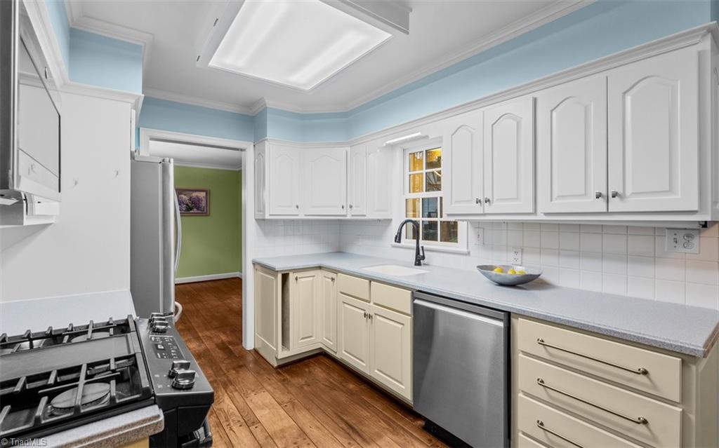 809 Hillcrest Drive High Point, NC 27262 - Photo 15 of 50