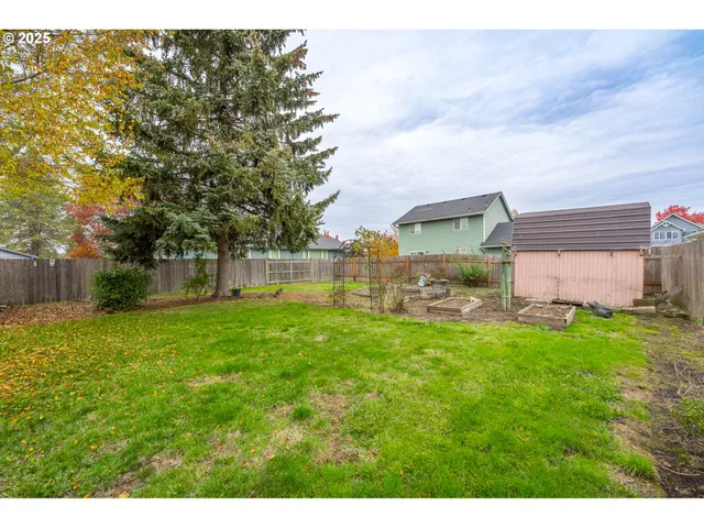 a view of a backyard with garden