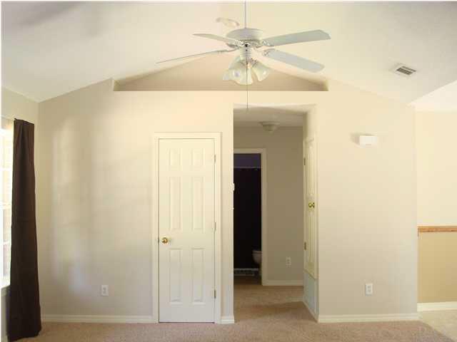 4208 Galt City Road Milton, FL 32583 - Photo 10 of 21 Large living area
