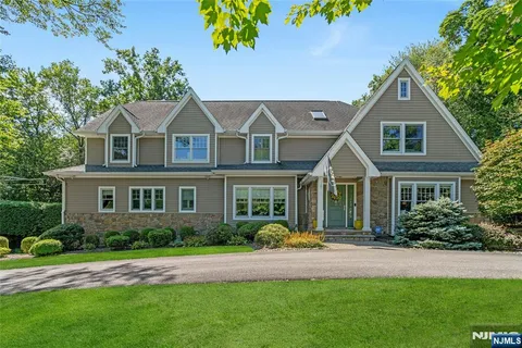 $3,650,000 | 7 Deerhill Drive, Ho-Ho-Kus, NJ 07423